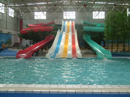 室内水上滑梯